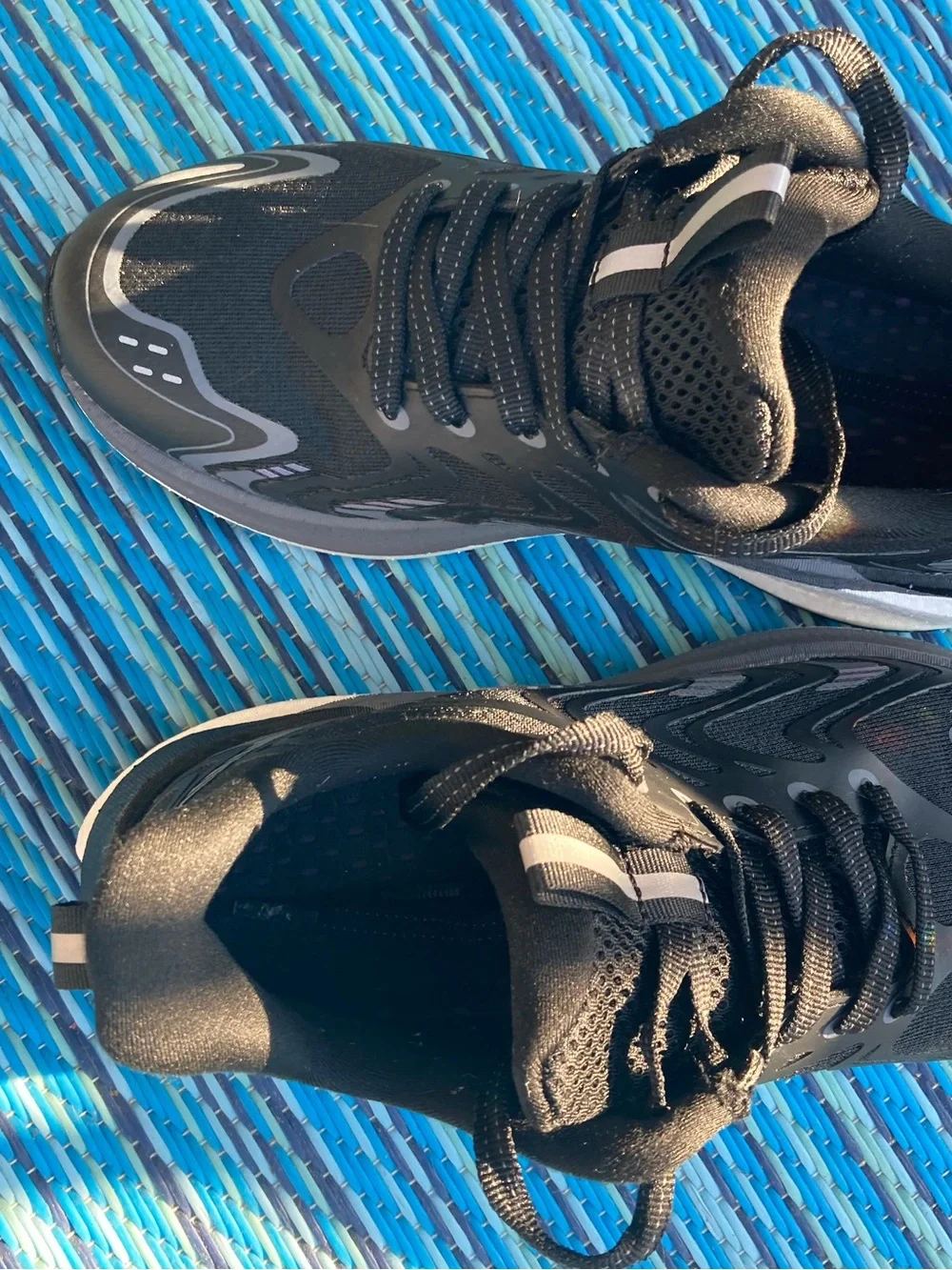 Black women’s running shoes, size 6